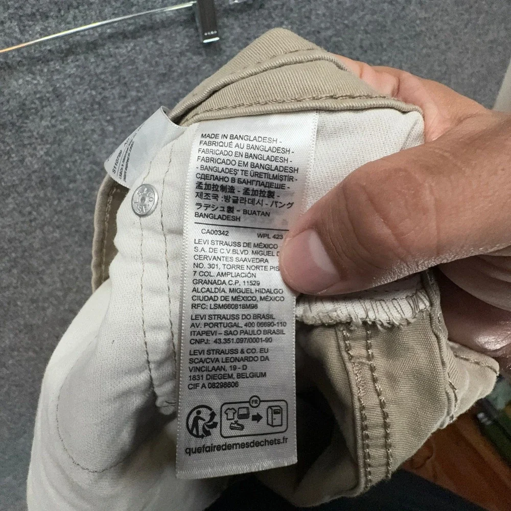 Levis 541 Athletic Taper Pants Mens 42x28 Tan Khaki Stretch Casual Chinos